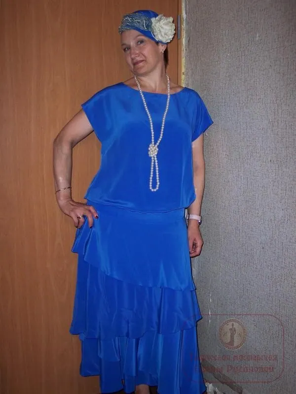 Платье из голубого кашибо
