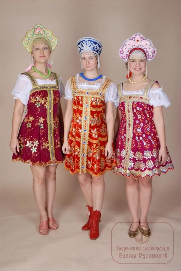Русский сарафан короткий бархатный