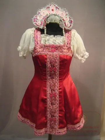 Русский сарафан ярко-красный, шелк